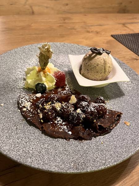 Schokocrepes mit Rumkirschen